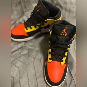 Jordan 1 Mid